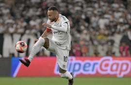 A sus 34 años, Neymar tiene enfrente diez patidos para impresionar al entrenador de la selección de Brasil, Carlo Ancelotti y lograr así su convocatoria.