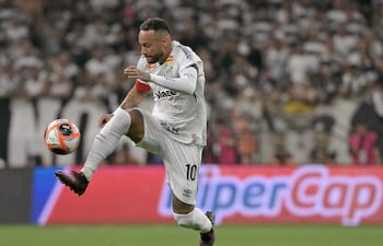 A sus 34 años, Neymar tiene enfrente diez patidos para impresionar al entrenador de la selección de Brasil, Carlo Ancelotti y lograr así su convocatoria.