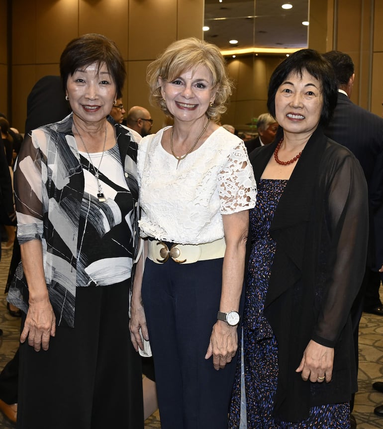 Kimiko Oda, Ana Martini y Kasumi Uchiyamada.