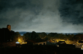 Gif animando de una fotografía del cielo nublado antes de la tormenta.