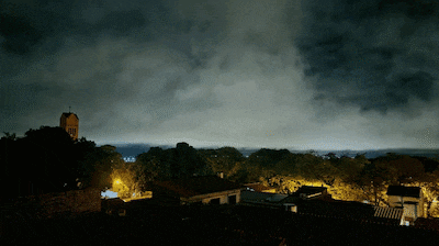 Gif animando de una fotografía del cielo nublado antes de la tormenta.