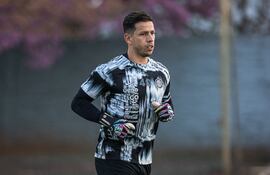 El paraguayo Juan Espínola durante el entrenamiento de Olimpia en la Villa Olimpia, en Fernando de la Mora, Paraguay.