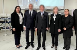 Foto 1 Concejal Arturo "Tuki" Almirón y Foto 2 Graciela Zaracho, directora de Becas del MEC
De rene.gonzalez <rene.gonzalez@abc.com.py>
Destinatario foto@abc.com.py
Fecha 05-11-2025 16:20