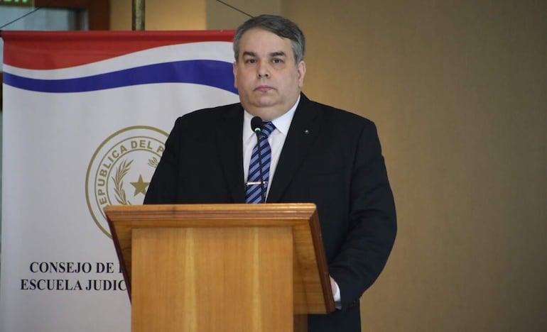 El abogado Esteban Armando Kriskovich de Vargas durante su exposición en el concurso de terna para ministro de Corte.