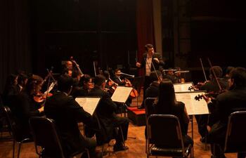 La Orquesta de Cámara Municipal de Asunción (OCMA) cumple 50 años de creación.