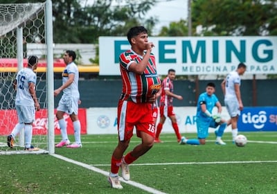 Derlis Martínez, autor de los dos primeros goles del Atlético Tembetary.