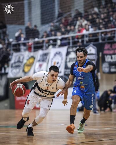 Duelo de bases, Jorge Martínez (i) contra Nicolás Paletta.