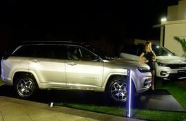 Con personalidad propia y un diseño imponente, el Jeep Commander cuenta con acabados y tecnología prémium.