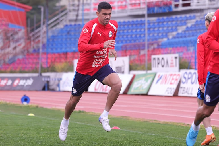 El defensor central de Gremio Fabián Balbuena no será parte de la delegación el martes.