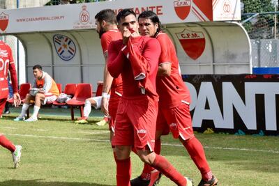 Fernando Escobar festejando el segundo gol de Fernando de la Mora