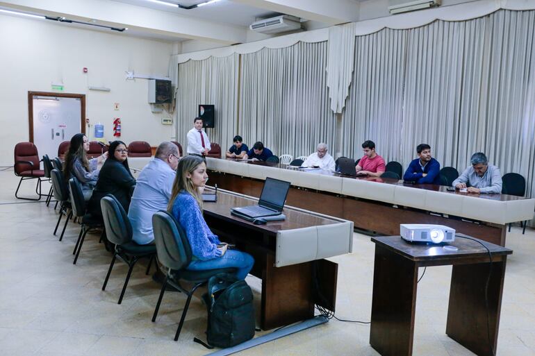 El MOPC realizó en la fecha el acto de apertura de ofertas de la licitación para la ampliación de la defensa costera en Concepción.