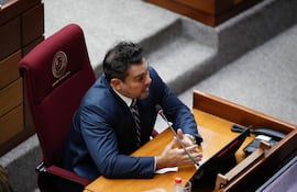 El abogado Óscar Tuma habla durante una sesión de la Comisión Bicameral (Archivo).