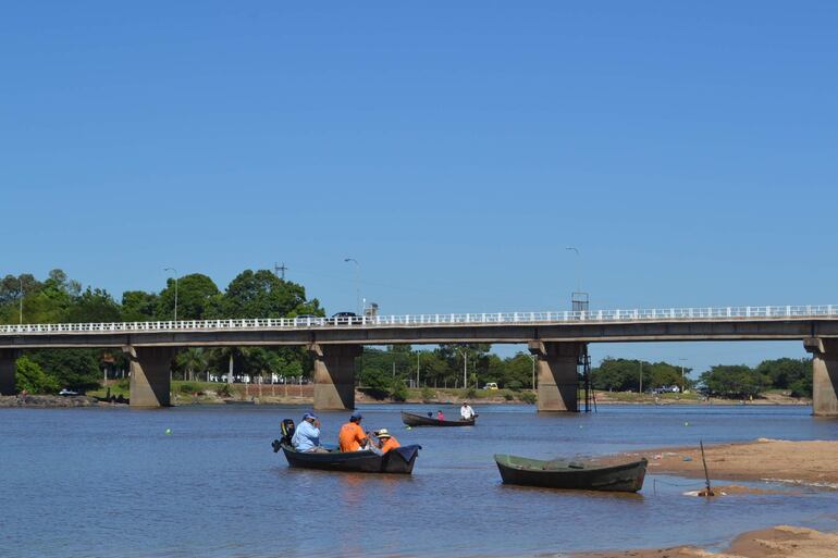 Los que visitarán este fin de semana Caapucú, pueden llegar hasta la playa Punta Arena.