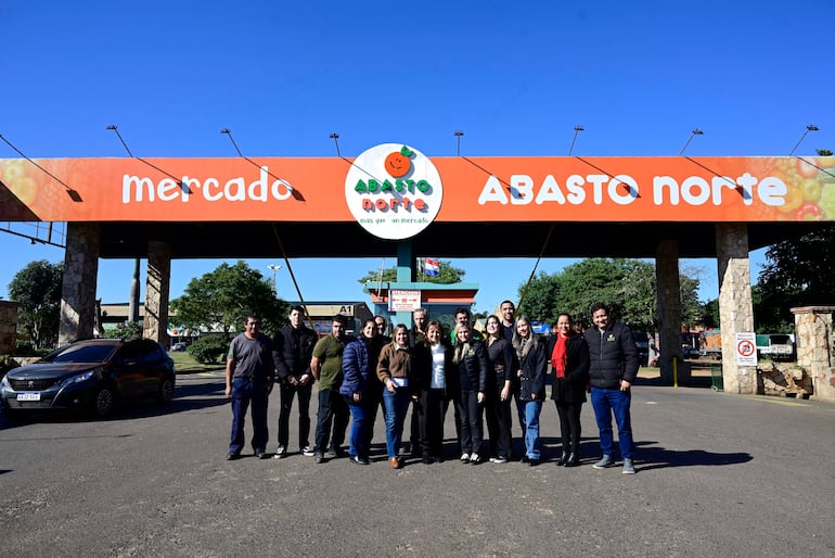 Parte del equipo de Abasto Norte, que trabaja de cerca con locatarios y clientes.
