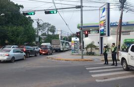 Desvíos en el tránsito, por el bloqueo de indígenas en la avenida Artigas.