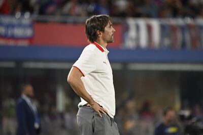 El argentino Diego Martínez, entrenador de Cerro Porteño, en el partido frente a Guaraní por la séptima fecha del torneo Apertura 2025 del fútbol paraguayo en el estadio La Nueva Olla, en Asunción, Paraguay.