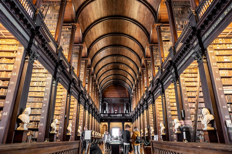 Iinterior de la Biblioteca del Trinity College en Dublín, Irlanda.