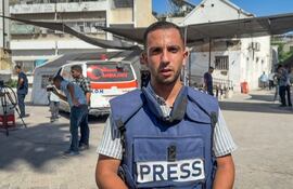 Esta captura de pantalla, tomada por AFPTV el 11 de agosto de 2025, muestra a Anas al-Sharif, de Al-Jazeera, hablando durante una entrevista con AFP en la ciudad de Gaza el 1 de agosto de 2024.