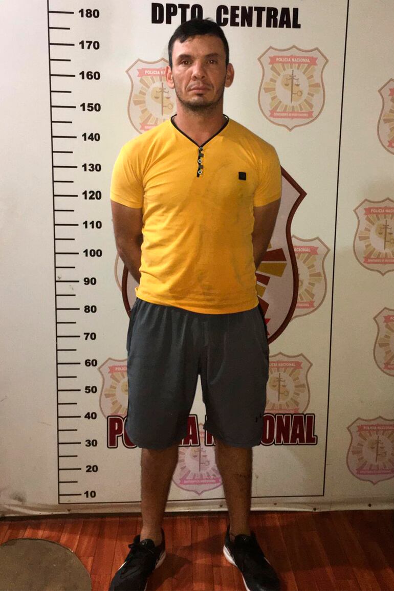  El ahora condenado Víctor Manuel Glizt Velázquez, cuando fue detenido en marzo de 2023, por agentes de Investigaciones de Central.