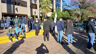 ANDE funcionarios protesta