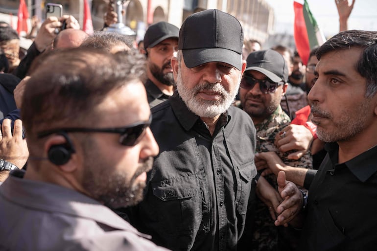Ahmad Vahidi (C), jefe de la Guardia Revolucionaria de Irán, el ejército ideológico del régimen islamista.