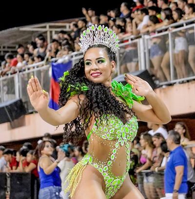 Las pasistas y comparsas saldrán a hacer show a partir de hoy.