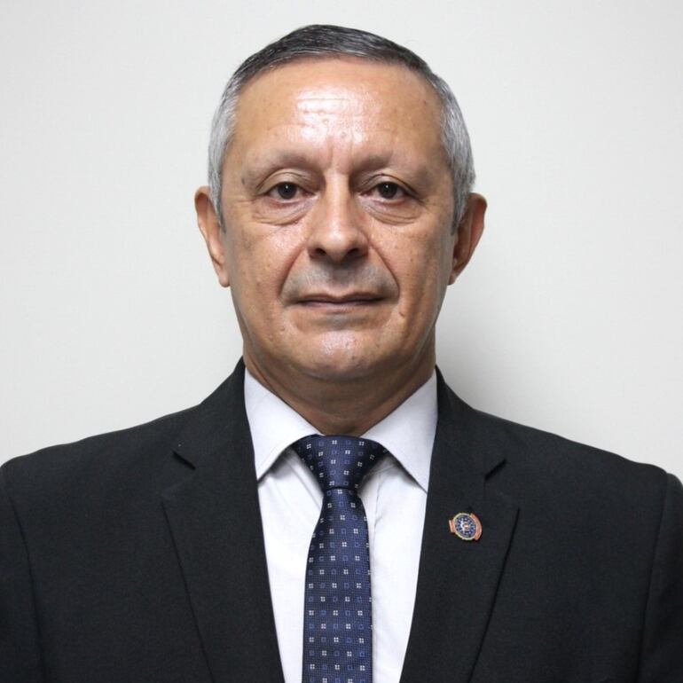 Abg. Fidencio Paredes Coronel. 