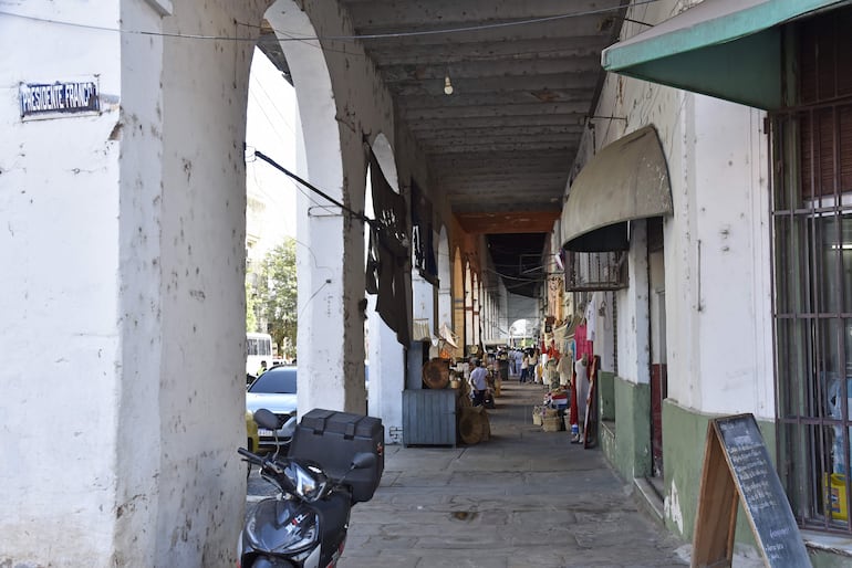 Vista del histórico corredor de La Recova, en la esquina de Colón y Presidente Franco.