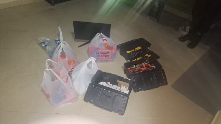 Objetos que el sospechoso intentó hurtar.