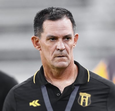 Víctor Eduardo Ceferino Bernay (55 años) dejó la conducción técnica de Guaraní por malos resultados.