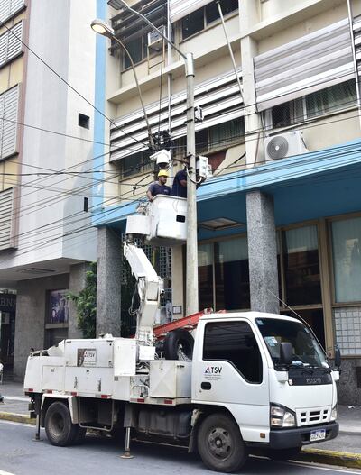 Las empresas de telecomunicaciones retiraron sus cables hoy.