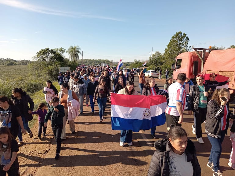 Los habitantes de Colonia 14 de Mayo marcharon para exigir medidas de seguridad en la Ruta PY08.