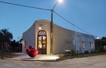 Vista del Arbissone Space Art, la galería que reúne los trabajos conjuntos de Mauro Arbiza y Roque Ardissone en Uruguay.