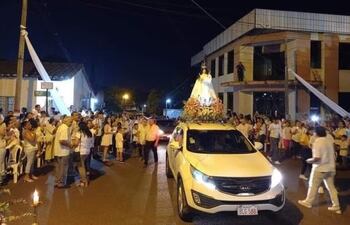Honran a la Virgen de la Candelaria en Atyrá.