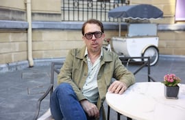 El realizador y guionista paraguayo, Marcelo Martinessi, posa este viernes durante su participación en el 74 Festival Internacional de Cine de San Sebastián donde presenta su película 'Narciso' que compite en la sección Horizontes Latinos del certamen donostiarra. EFE/Juan Herrero