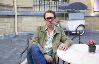 El realizador y guionista paraguayo, Marcelo Martinessi, posa este viernes durante su participación en el 74 Festival Internacional de Cine de San Sebastián donde presenta su película 'Narciso' que compite en la sección Horizontes Latinos del certamen donostiarra. EFE/Juan Herrero
