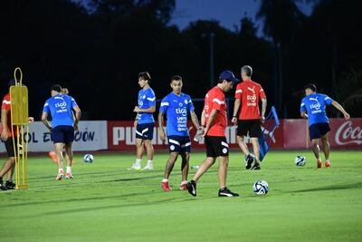 La Albirroja comenzó a movilizarse de cara a los partidos contra Chile y Colombia