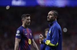 El delantero brasileño del FC Barcelona, Raphinha (29 años) al finalizar el partido de vuelta de cuartos de final de Liga de Campeones, con clasificación del Atlético Madrid.