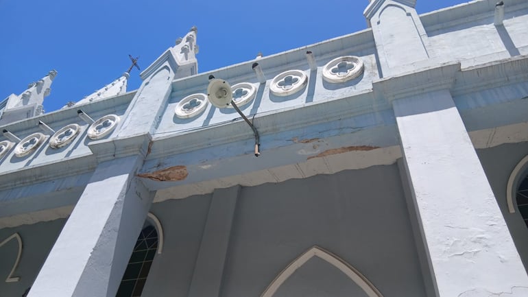La parte externa como los cimientos del templo de la Catedral igualmente están comprometidos.