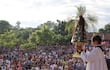 Como cada domingo, la explanada de la Basílica de Caacupé estuvo repleta de fieles.