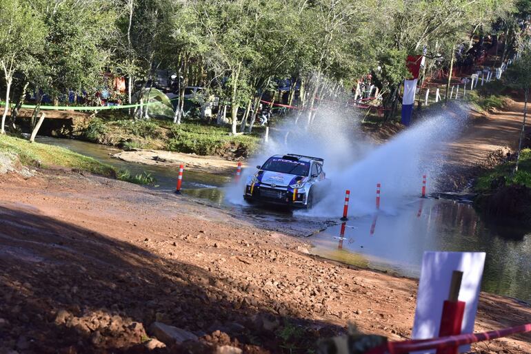 El paraguayo Diego Domínguez Bejarano ganó dos de los cuatro tramos de este primer rulo y es el líder de la WRC2.