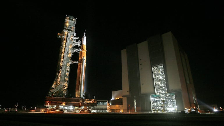 El cohete que llevará a la misión Artemis II a orbitar la Luna.
