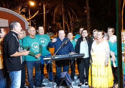 Coro musical de la Asociación de Adultos Mayores "Excombatiente Genaro Ozuna" de la ciudad de Pilar.