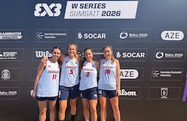 Paloma Niz (i), Paola Ferrari, Marta Peralta y Ximena Ibarra, en la sede del FIBA 3x3 Women's Series, en Azerbaiyán.