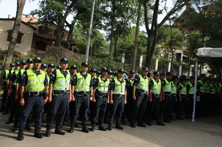 Se observó un gran despliegue de policías, listos para brindar seguridad.