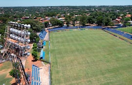 Vista aérea del estadio Luis Alfonso Giagni del Club Sol de América, en Villa Elisa, Paraguay.