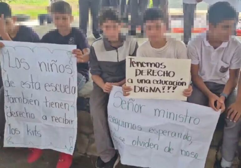 Alumnos del Colegio Nacional Paso Puente también reclamaron.