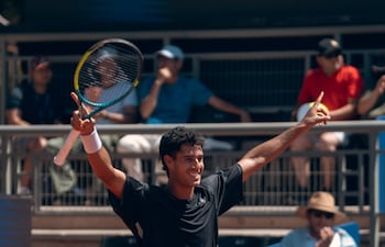 El tenista paraguayo Adolfo Daniel Vallejo durante el partido de Primera Ronda del ATP 250 de Chile Open en el San Carlos de Apoquindo, en Santiago, Chile.