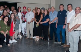 Los ganadores –el Stud Don Honorio–, familiares del homenajeado Bernardo Chaparro y directivos.