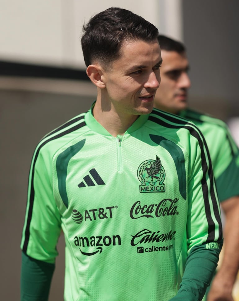 Español Fidalgo recibe bautismo en la selección mexicana